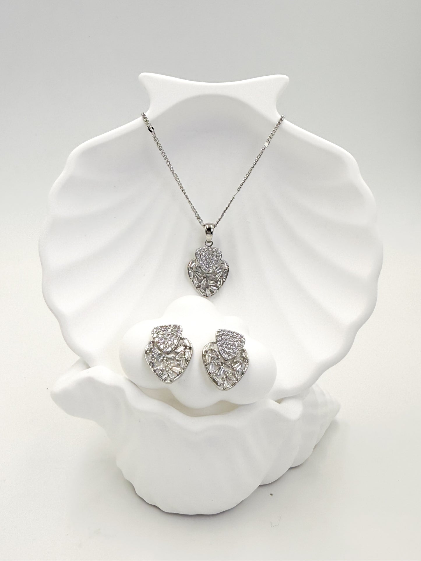 Collar Plateado con Aretes CPA1