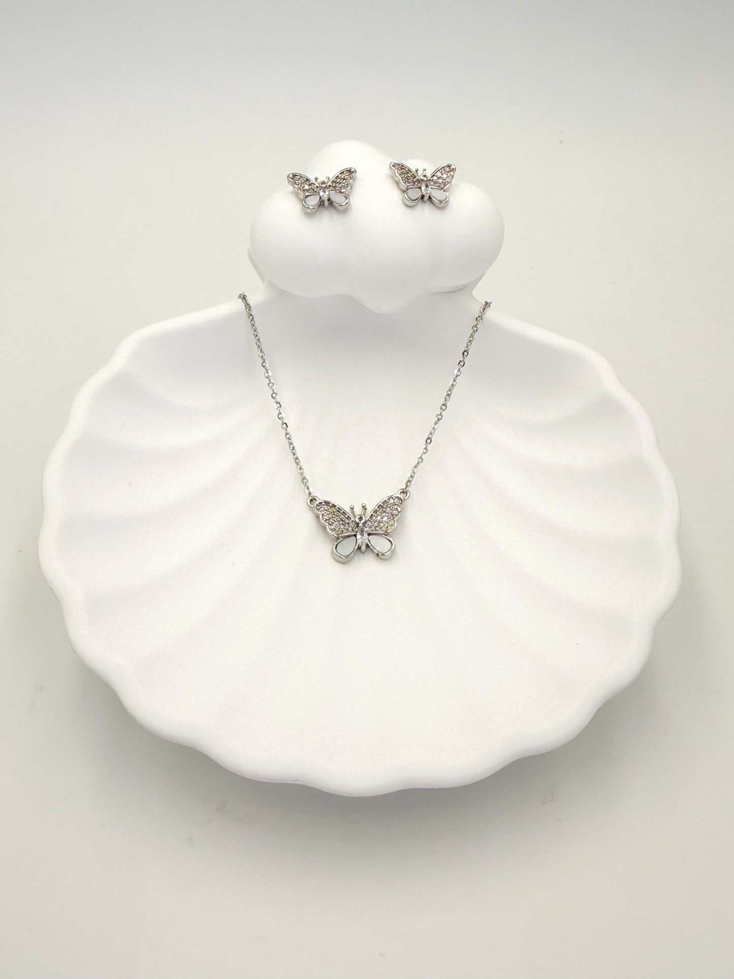 Collar Plateado con Aretes CPA2